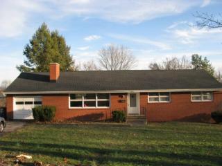3967 Skyland Dr, Kingsport, TN 37664-3942