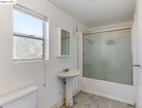 3426 Hannah St, Oakland CA  94608-4024 exterior