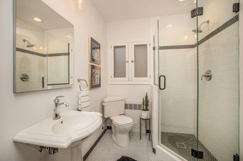 4779 Larkin St, Milwaukee WI 53211-1151 exterior