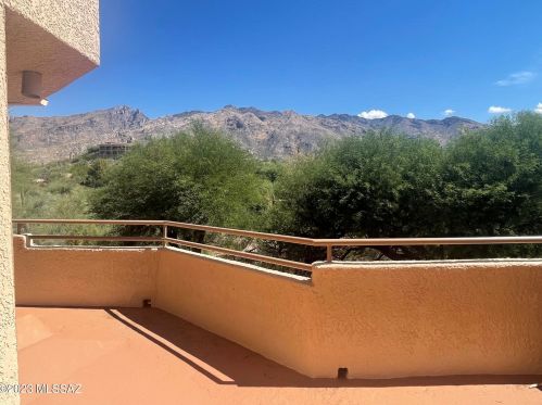 5675 Camino Esplendora, Tucson AZ  85718-4501 exterior