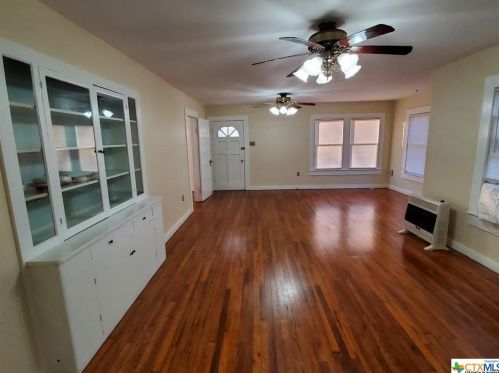 513 River St, Seguin TX  78155-4738 exterior