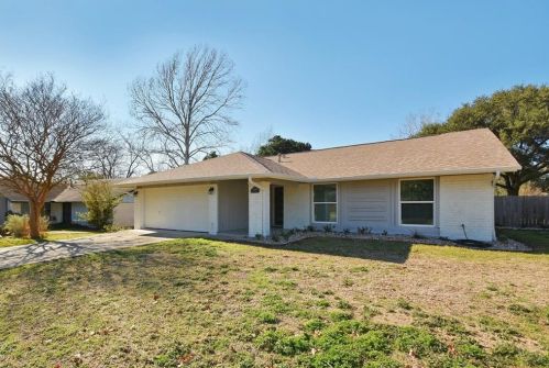 5204 Fort Clark Dr, Austin, TX 78745-2361