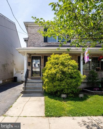 113 Anderson St, Trenton, NJ 08611-1003