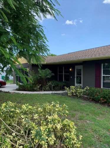 482 Doreen St, Fort Pierce, FL 34983-1814