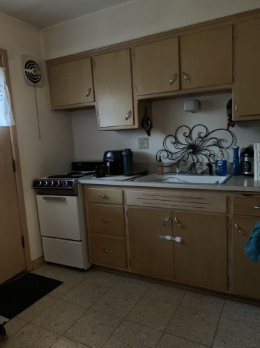 1214 77 St, Milwaukee WI 53219-1111 exterior