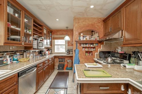 229 Euclid Ave, Long Beach CA  90815-2518 exterior
