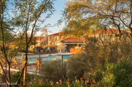 5751 Kolb Rd, Tucson AZ  39204-0871 exterior