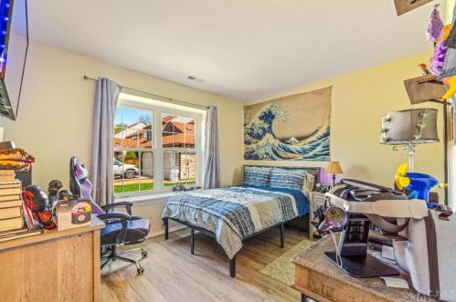 33 Rutledge Ct, East Brunswick NJ  08816-4020 exterior