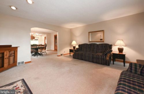 12 Cedar Ave, Berlin Boro NJ  08009-1302 exterior