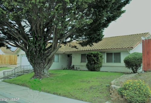 3102 Rod Dr, Santa Maria, CA 93455-7139