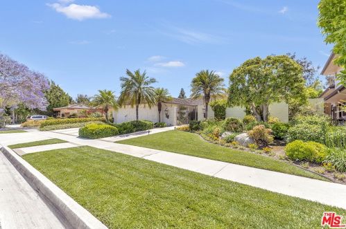 4012 Country Club Dr, Lakewood, CA 90712-3830