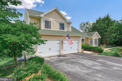 1015 Country Club Rd, Camp Hill, PA 17011-1049