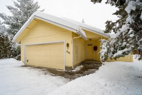 847 Jones Rd, Bend, OR 97701-3915