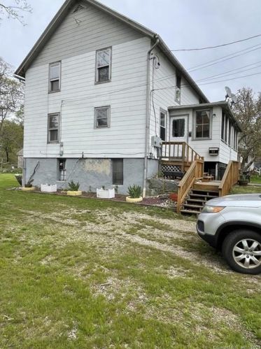 52 Linnell St, Moosup CT 06354-1214 exterior