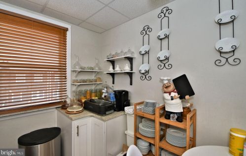 7221 Erdrick St, Philadelphia PA 19135-1014 exterior