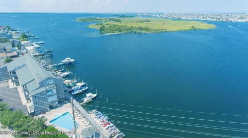 100 Sunset Dr, Pelican Island NJ  08751-2239 exterior