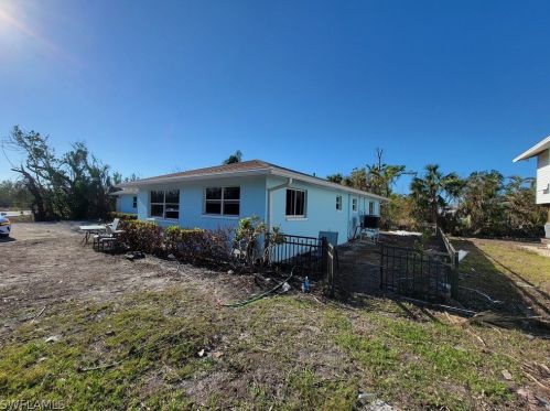 799 Casa Ybel Rd, Sanibel, FL 33957-4340