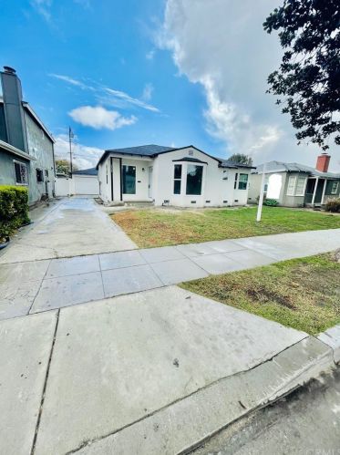 228 68th St, Long Beach, CA 90805-1212