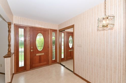 4880 Sussex Ln, Greendale, WI 53129-2021