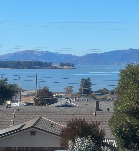 415 Dohrmann Ln, Pinole, CA 94564-2367