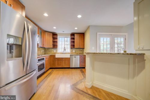 3517 Soffit Pl, Woodbridge VA  22192-5213 exterior