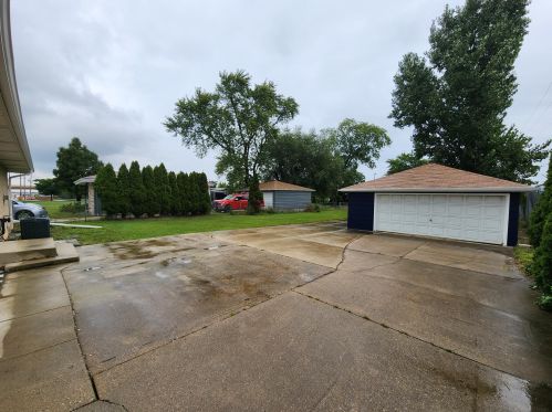 5922 Howell Ave, Milwaukee, WI 53207-6232