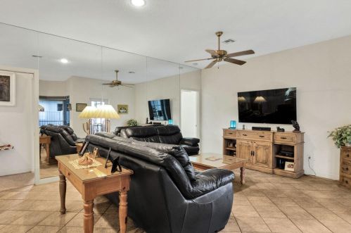 3966 9th Ln, Vero Beach FL  32960-6123 exterior