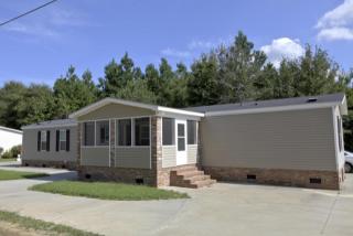 218 Woodlief Dr, Elizabethtown, NC 28337-9737