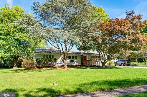 2537 Hillside Ln, Norristown, PA 19403-3612