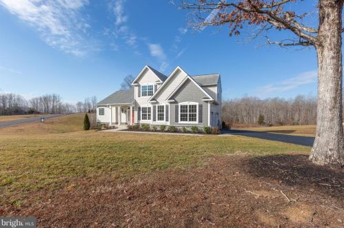 15 Maid Marion Ct, Fredericksburg, VA 22406-4759