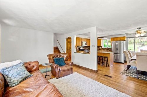 33 Green Glen Dr, Pittsburgh, PA 15227-4115
