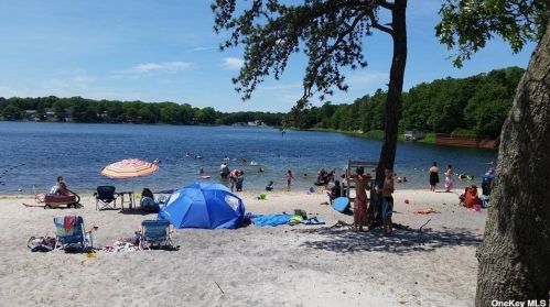 20 Panamoka Trl, Panamoka NY  11961-2202 exterior