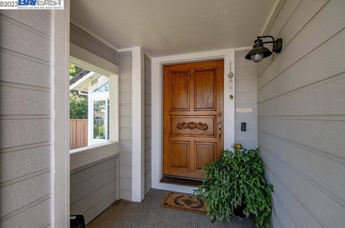 7336 Las Palmas Way, Pleasanton CA  94568-2775 exterior