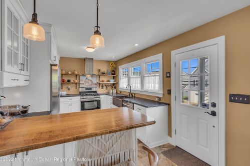 50 Ocean Ave, Monmouth Hills NJ  07732-1410 exterior