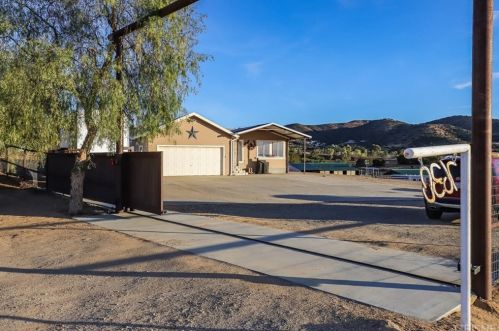 7630 Hierba Rd, Santa Clarita, CA 91390-4420