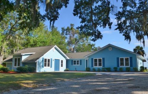 4046 Shell Point Rd, Beaufort, SC 29906-6845