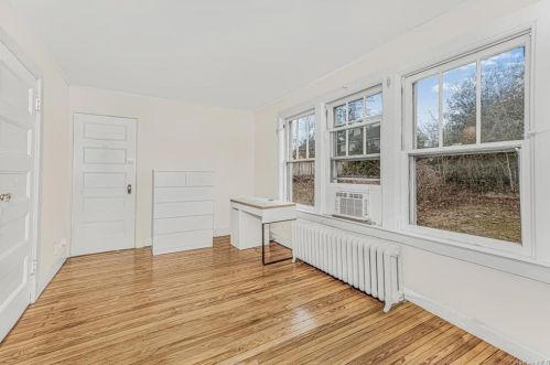 4 Wallace Pl, White Plains NY  10606-3211 exterior