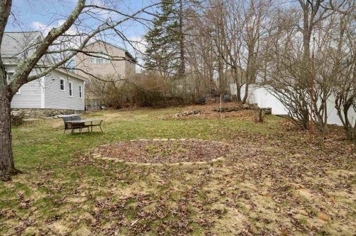 4 Hill St, Salem NH  03079-2538 exterior