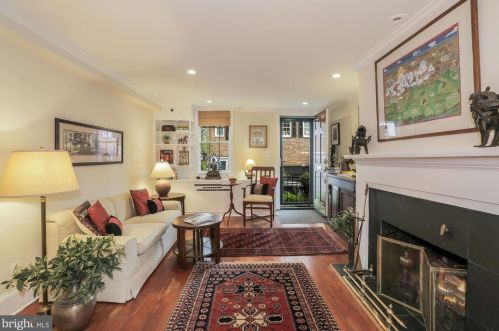 2712 Poplar St, Washington, DC 20007-3149
