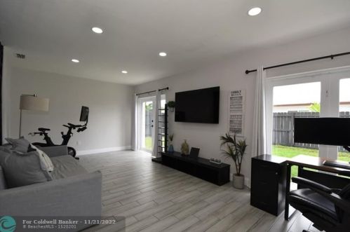 8421 17 Ct, Hollywood FL 33028 exterior