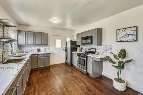 5044 Fairfax Ave, Oakland CA 94601-5811 exterior