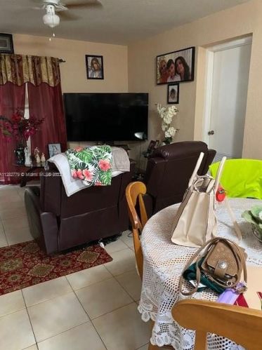 874 70th Pl, Hialeah FL  33014-5220 exterior