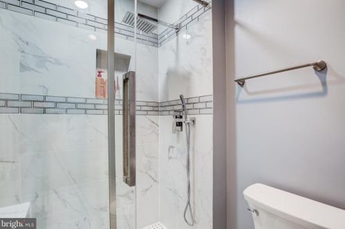 20405 Crimson Pl, Leesburg VA 20175-6362 exterior