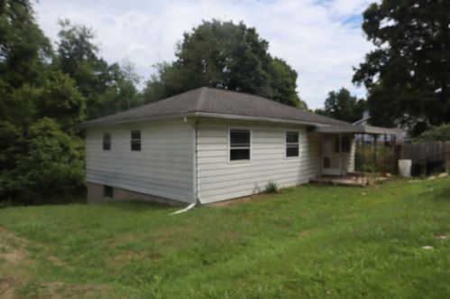 504 Queenstown Rd, Karns City, PA 16041-2918
