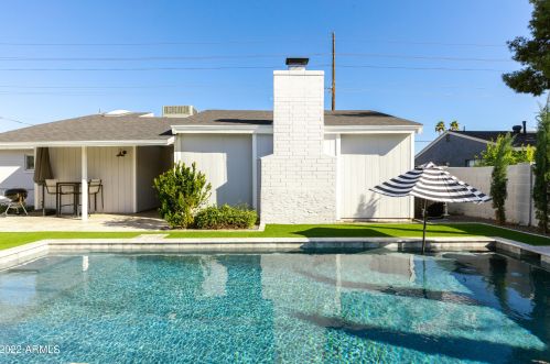 5744 12 St, Phoenix AZ 85086-7351 exterior