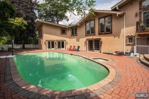 108 Hollywood Ave, Englewood, NJ 07632-2135