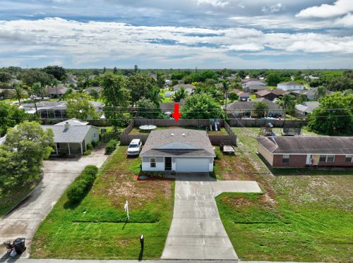 1977 Floresta Dr, Fort Pierce FL  34983-4619 exterior