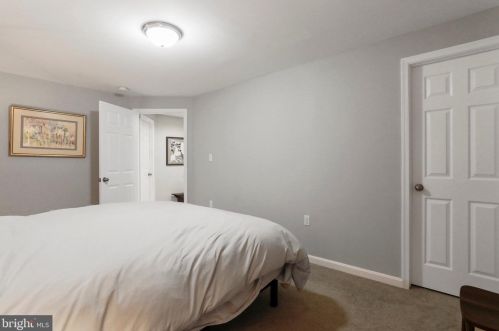 95 Butler St, Charles Town WV  25414-5566 exterior