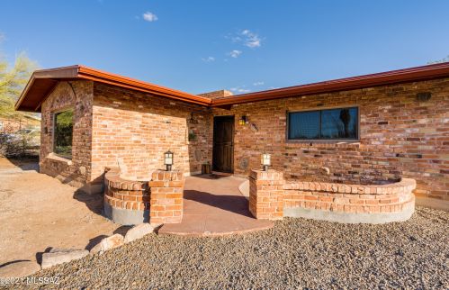 1029 San Martin Dr, Tucson, AZ 85704-3142