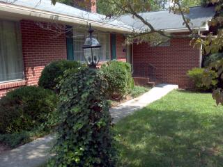 2737 Westridge Rd, Winston Salem, NC 27103-4222